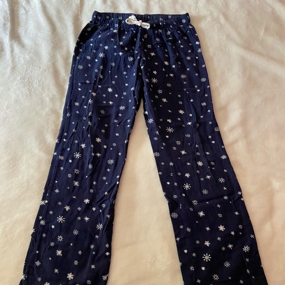 Old Navy Snowflake Pajama Pants - Picture 2 of 8